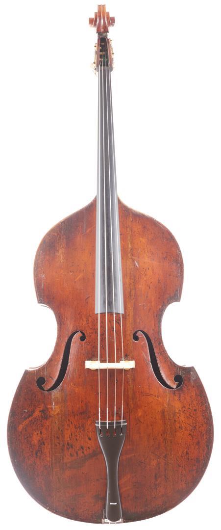 这款1851低音提琴采用中提琴模式，带有Tarr的典型音孔。这些乐器是大量制造的