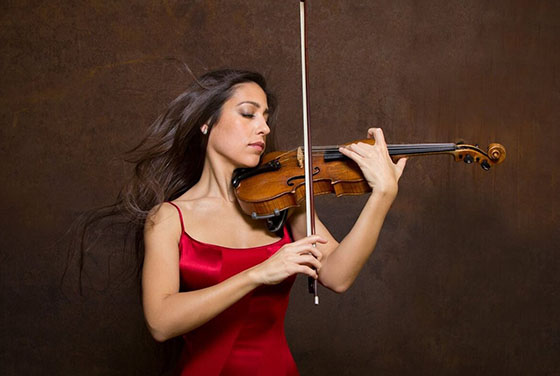 西班牙小提琴家莱蒂西亚·莫雷诺