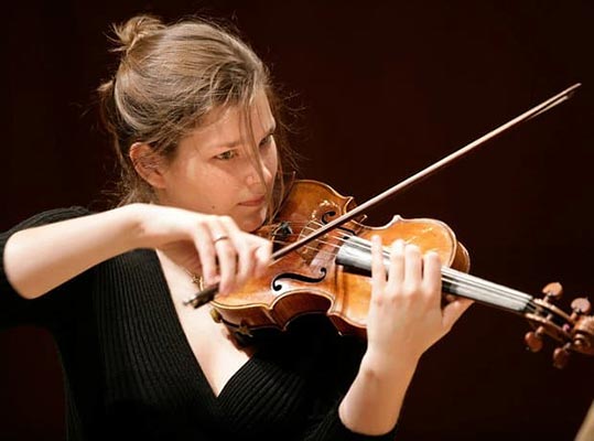 一位魅力非凡的小提琴家珍妮·詹森